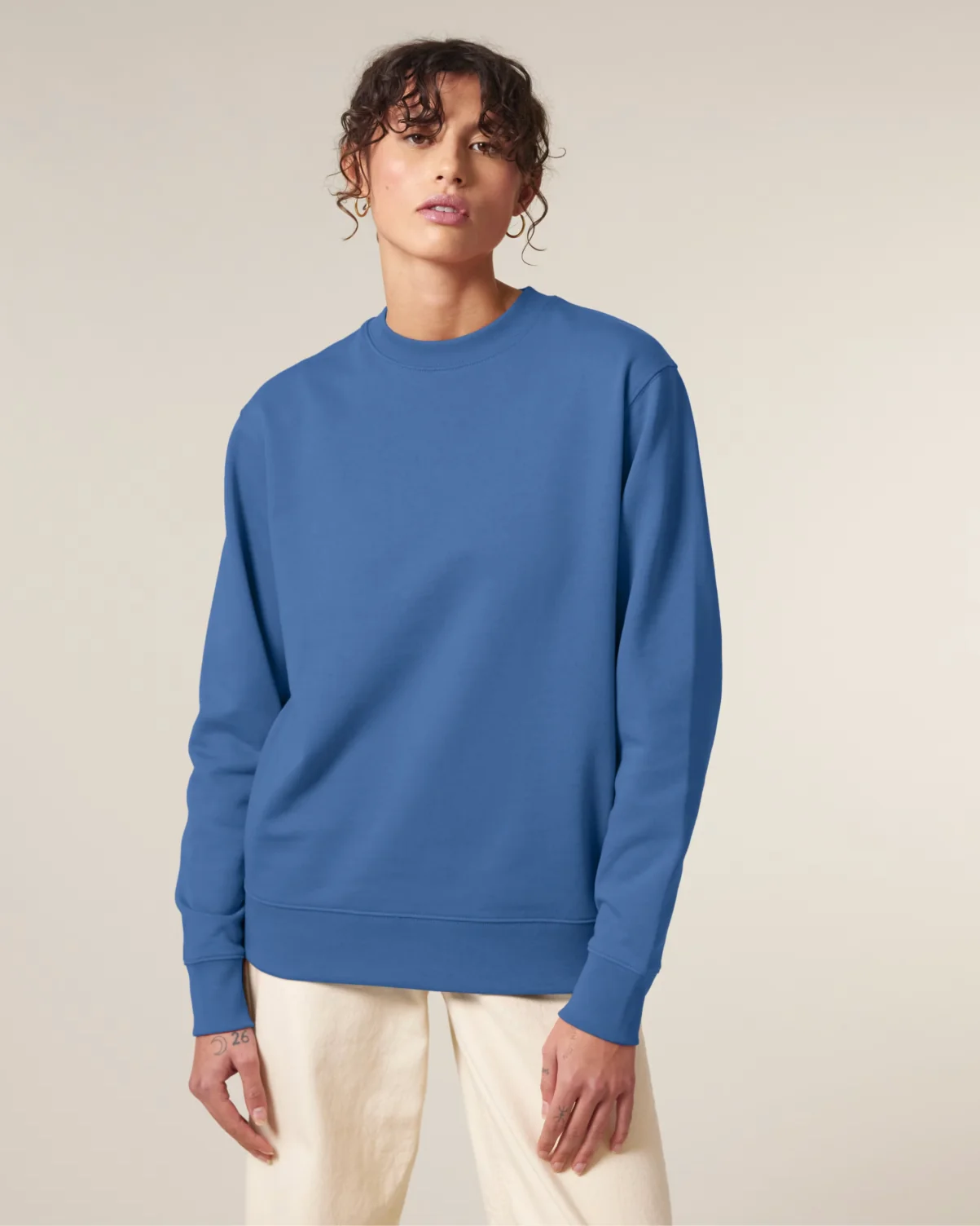 Female model wearing a Stanley/Stella Changer 2.0 Crewneck Sweatshirt in Mindful Blue